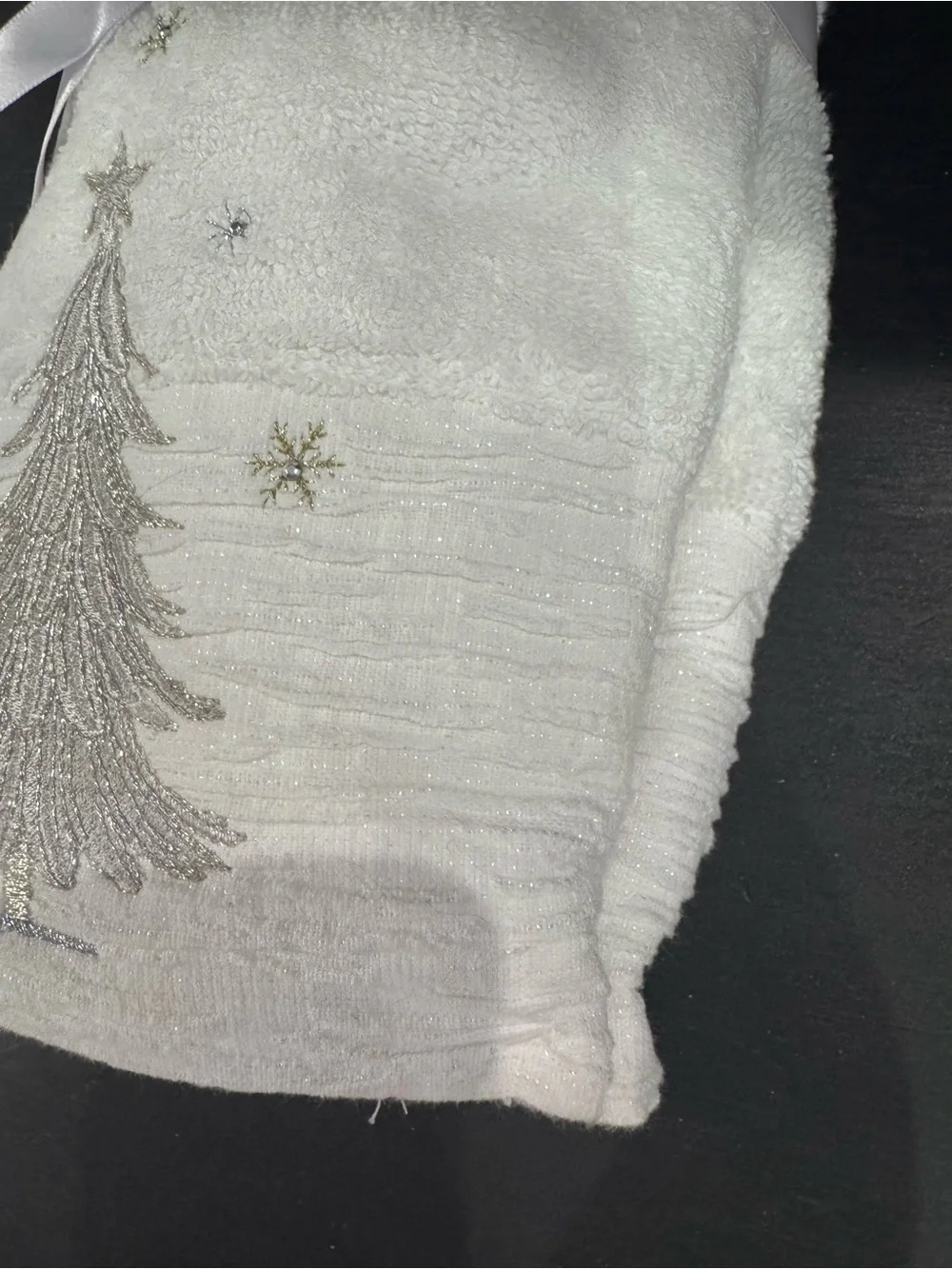 NWT Glitz & Glimmer set of 2 Christmas Tree Sparkle Hand Towels winter